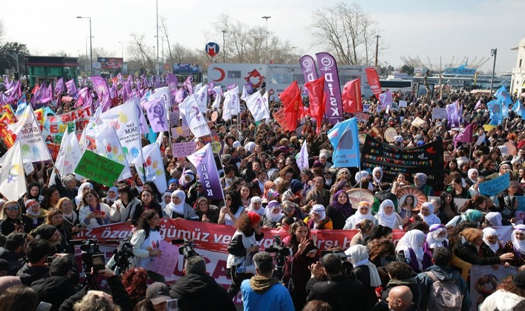 Διαμαρτυρία γυναικών στη Χαλκηδόνα – 9 συλλήψεις